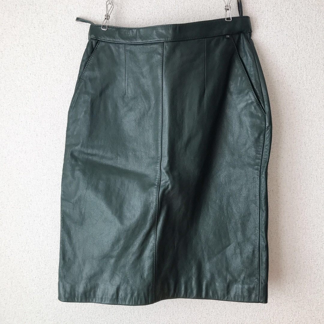 牛革　レザー スカート　タイトスカート　ダークグリーン　深緑　Mサイズ相当 レディースのスカート(ひざ丈スカート)の商品写真