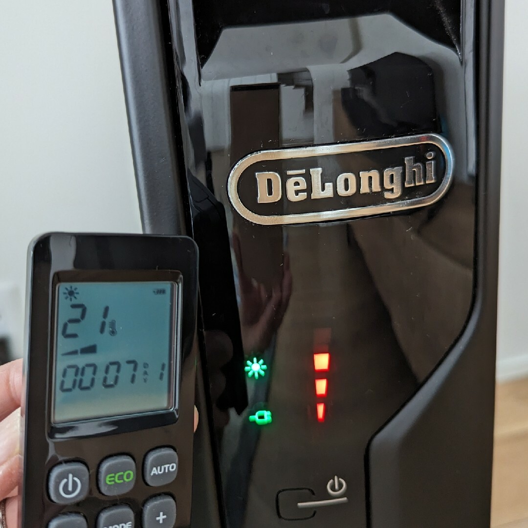 DeLonghi(デロンギ)のデロンギ　マルチダイナミックヒーター　MDH15-BK スマホ/家電/カメラの冷暖房/空調(オイルヒーター)の商品写真