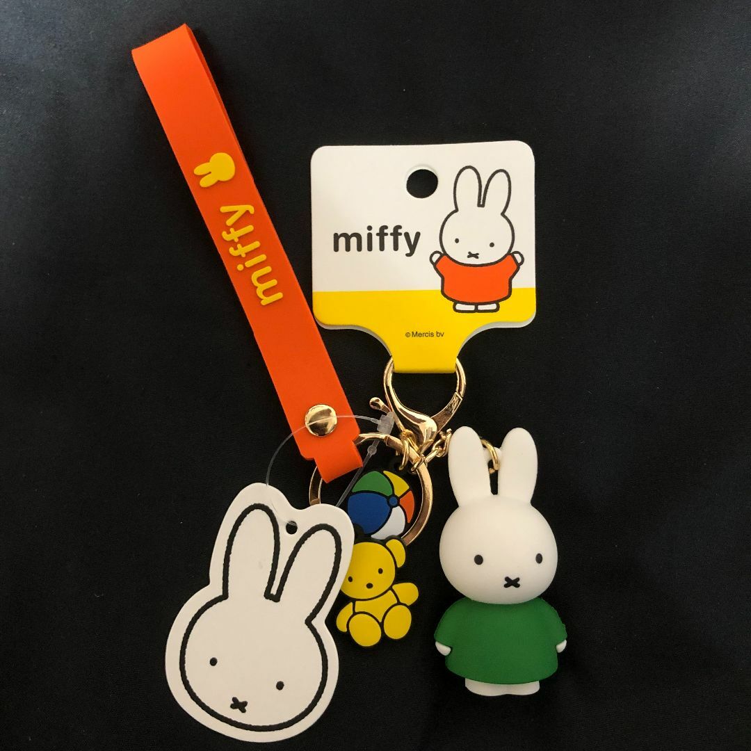 miffy(ミッフィー)のミッフィー　キーホルダー　キーチェーン　miffy 日本未発売【緑色】 レディースのファッション小物(キーホルダー)の商品写真