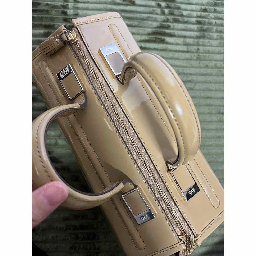 ANYA HINDMARCH アニヤハインドマーチ エナメルハンドバッグ-