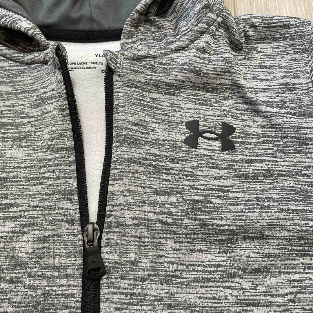 UNDER ARMOUR(アンダーアーマー)のアンダーアーマー　裏起毛ドライスウェットパーカー キッズ/ベビー/マタニティのキッズ服男の子用(90cm~)(ジャケット/上着)の商品写真