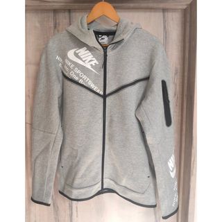 ナイキ(NIKE)のNIKE TECH FLEECE パーカー　Lサイズ　グレー(パーカー)