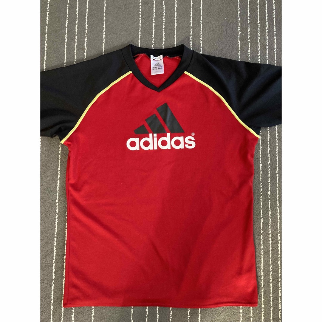 adidas(アディダス)のアディダス　Tシャツ　超美品　160センチ スポーツ/アウトドアのランニング(ウェア)の商品写真