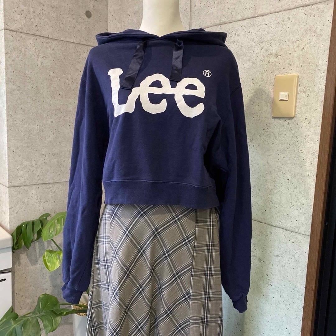 Lee(リー)のLEEショート丈ビッグロゴパーカー⭐️超可愛い⭐️ レディースのトップス(パーカー)の商品写真