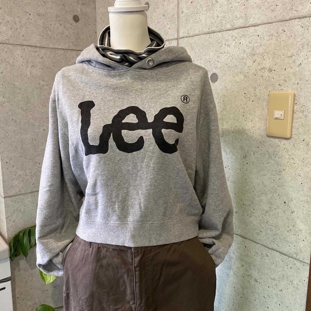 Lee(リー)のLEE ショート丈ビッグロゴパーカー⭐️超可愛い⭐️ レディースのトップス(パーカー)の商品写真