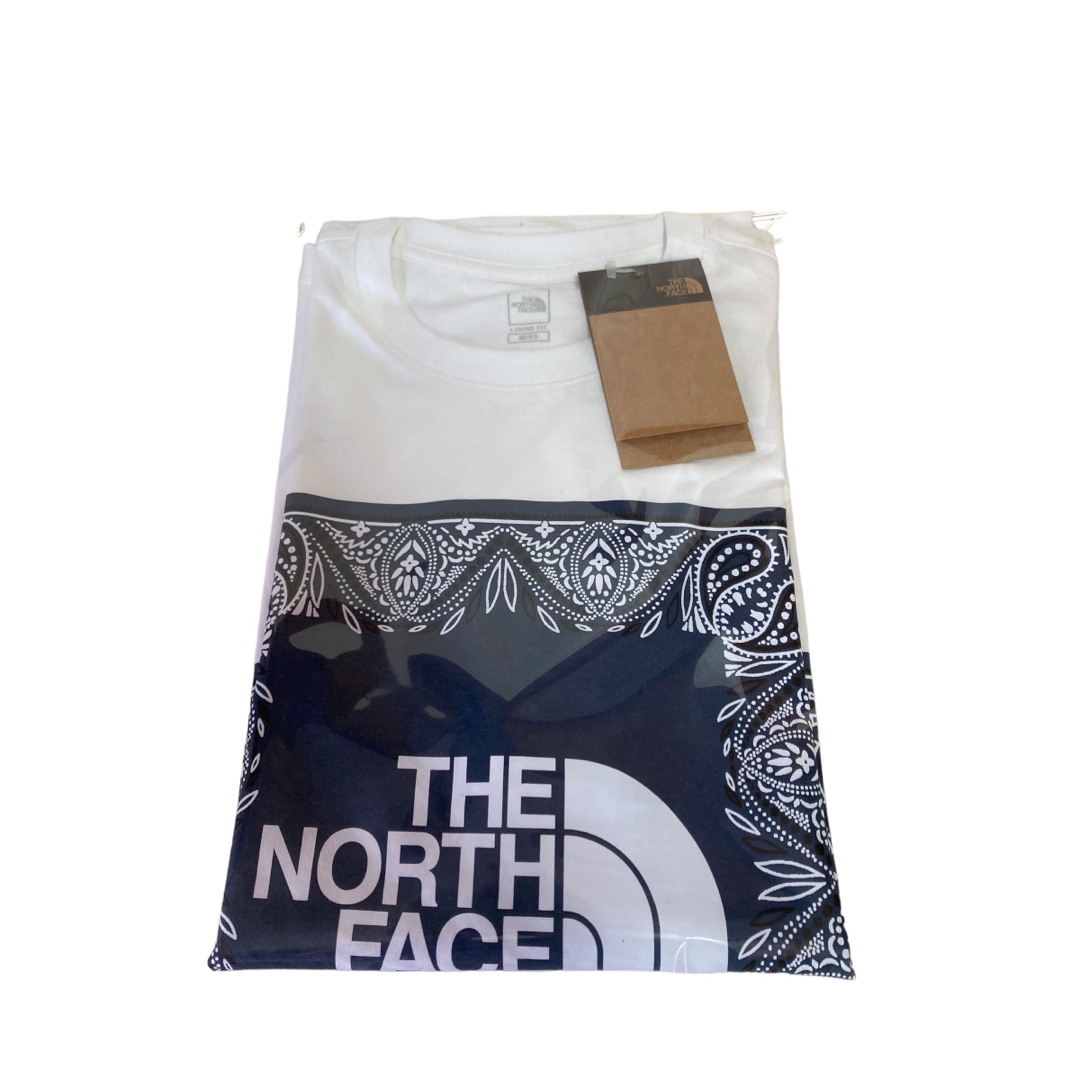 THE NORTH FACE(ザノースフェイス)の☆新品未使用☆ノースフェイス前バンダナ柄プリントTシャツユニセックス★韓国限定★ メンズのトップス(Tシャツ/カットソー(半袖/袖なし))の商品写真