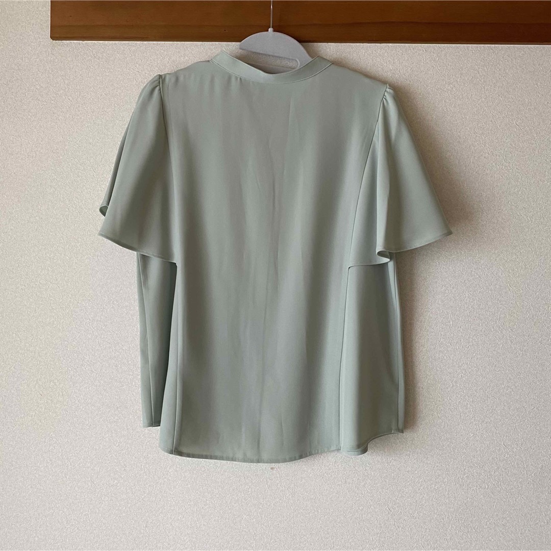 GU(ジーユー)のとことん断捨離様/新品 GU ケープスリーブブラウス　XL グリーン レディースのトップス(シャツ/ブラウス(半袖/袖なし))の商品写真