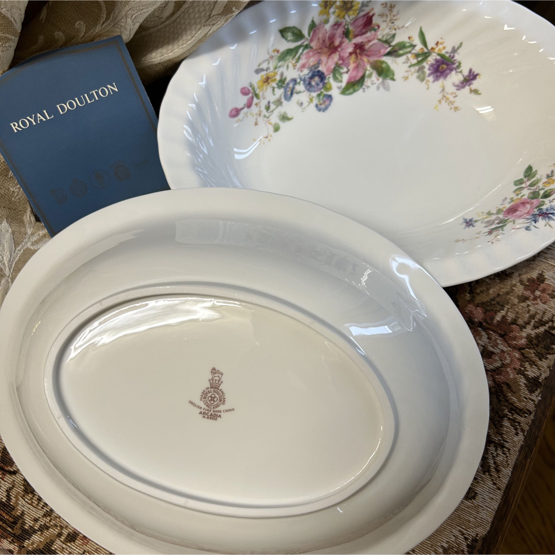 Royal Doulton(ロイヤルドルトン)の英国製新品 ロイヤルドルトン ARCADIA Oval serving bowl インテリア/住まい/日用品のキッチン/食器(食器)の商品写真