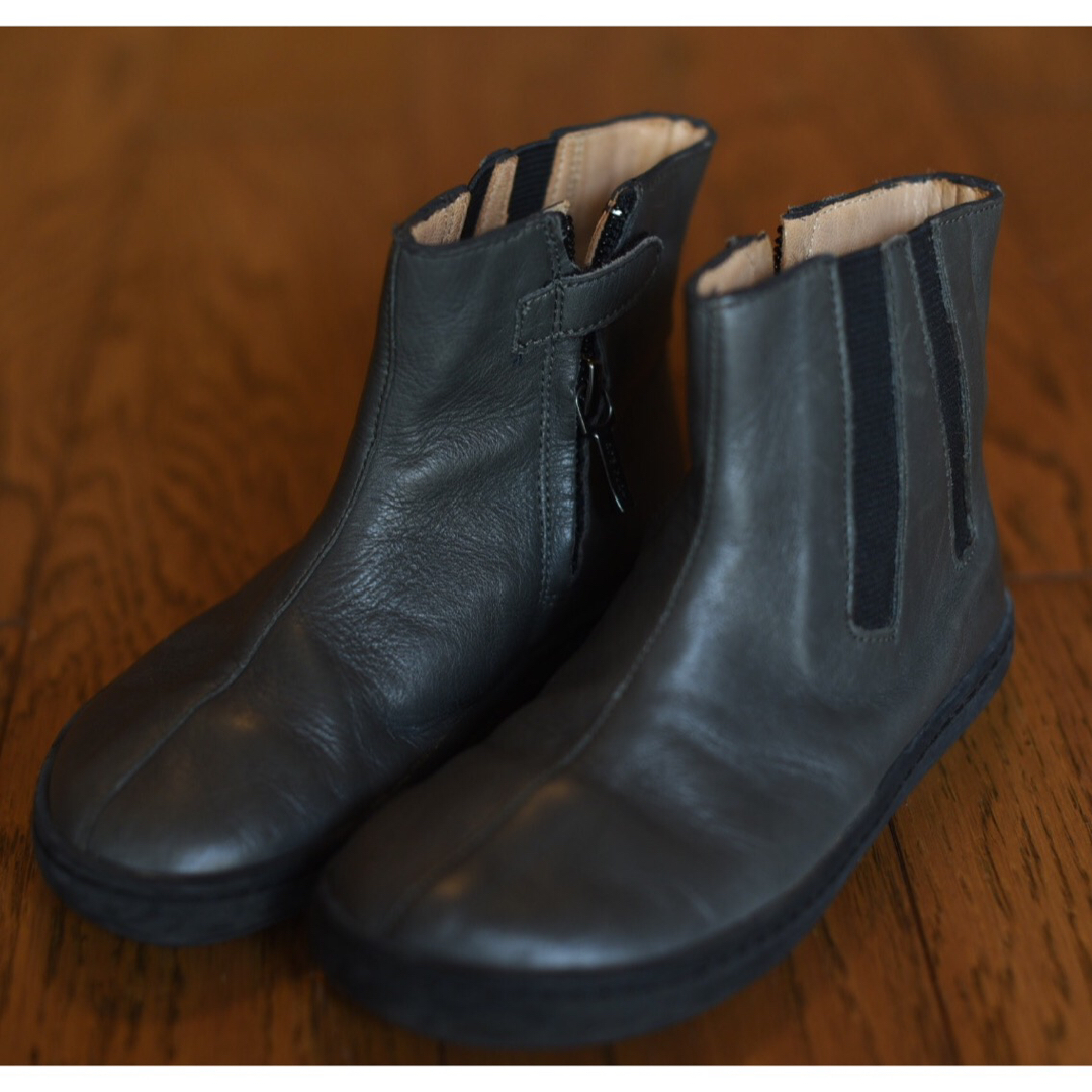 Bonpoint(ボンポワン)のpomd'api ポムダピ　本革レザーブーツ　26 キッズ/ベビー/マタニティのキッズ靴/シューズ(15cm~)(ブーツ)の商品写真