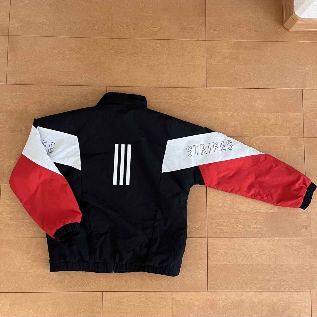 adidas(アディダス)のアディダス　ストリート　パデッドジャケット　130 キッズ/ベビー/マタニティのキッズ服男の子用(90cm~)(ジャケット/上着)の商品写真