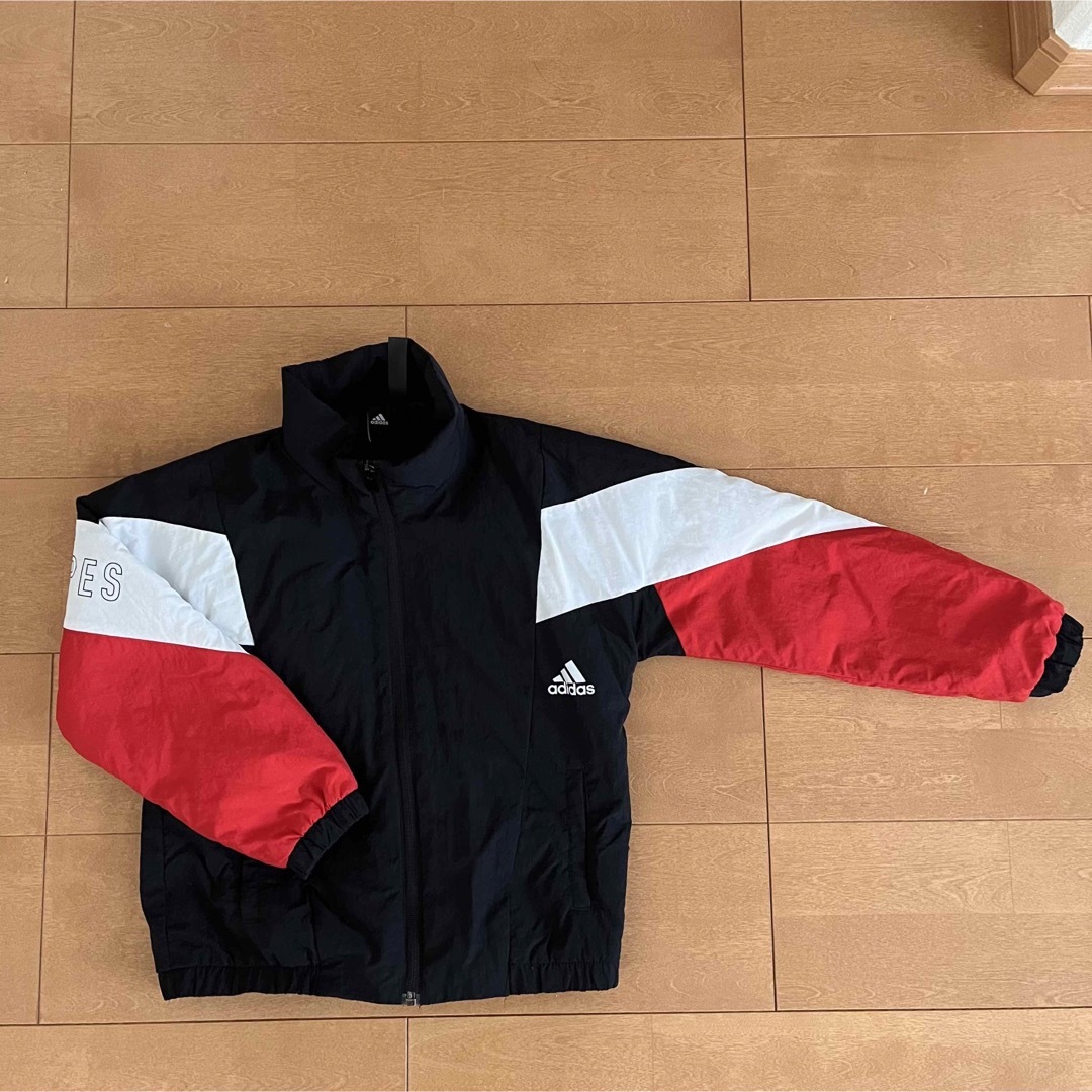 adidas(アディダス)のアディダス　ストリート　パデッドジャケット　130 キッズ/ベビー/マタニティのキッズ服男の子用(90cm~)(ジャケット/上着)の商品写真