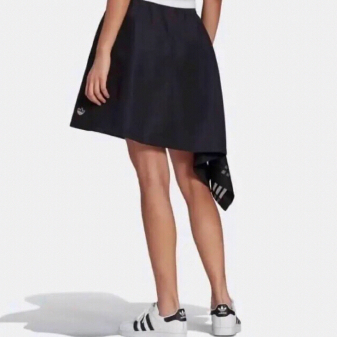 Originals（adidas）(オリジナルス)のセール 新品未使用タグ付き　アディダスオリジナルス　スカート　定価8789円 レディースのスカート(ひざ丈スカート)の商品写真