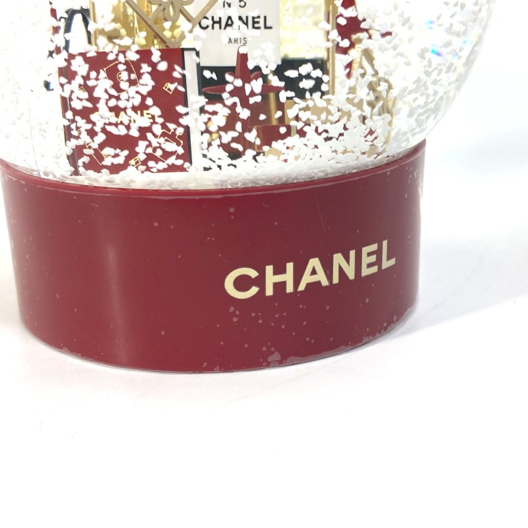 CHANEL(シャネル)のシャネル CHANEL N°5 香水瓶 ショッパーモチーフ 非売品 インテリア 2022年 ノベルティ スノードーム ガラス レッド 未使用 エンタメ/ホビーの美術品/アンティーク(彫刻/オブジェ)の商品写真