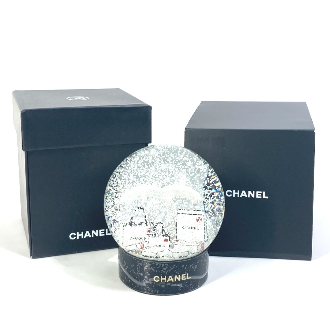 CHANEL(シャネル)のシャネル CHANEL ショッピングバッグ ショッパー ココマーク CC 2019年限定 ノベルティ ラージサイズ スノードーム ガラス ブラック 未使用 エンタメ/ホビーの美術品/アンティーク(彫刻/オブジェ)の商品写真