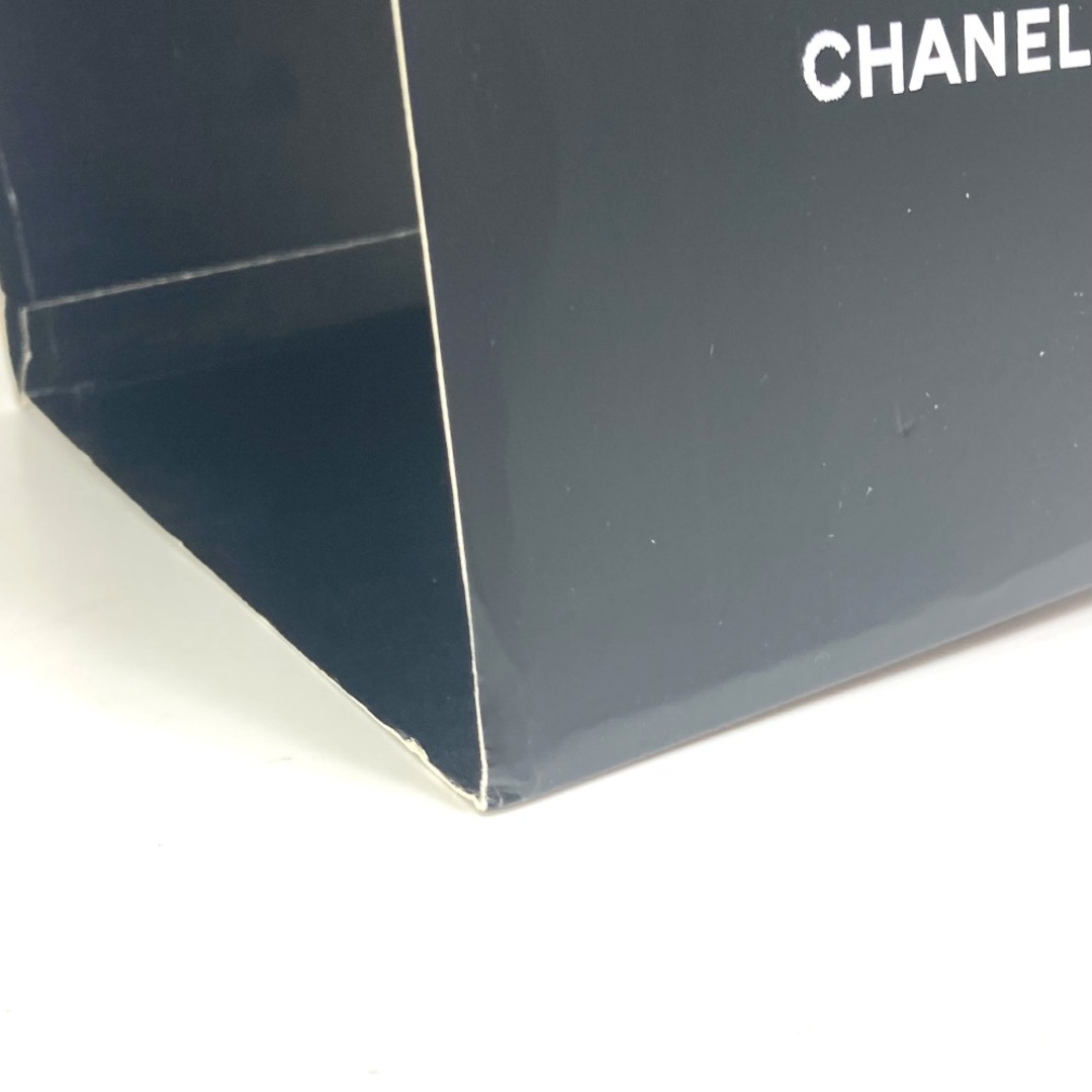 CHANEL(シャネル)のシャネル CHANEL ショッピングバッグ ショッパー ココマーク CC 2019年限定 ノベルティ ラージサイズ スノードーム ガラス ホワイト 未使用 エンタメ/ホビーの美術品/アンティーク(彫刻/オブジェ)の商品写真