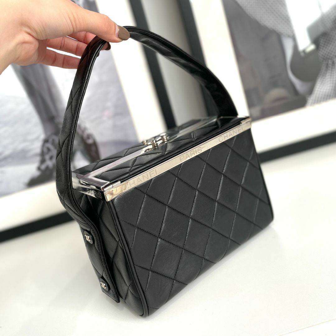 CHANEL - シャネル ラムスキン マトラッセ バニティバッグ ブラックの