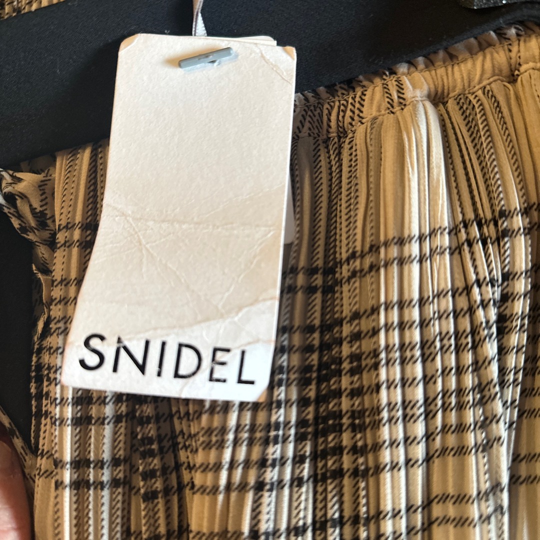SNIDEL(スナイデル)の新品タグ付き　スナイデル　SNIDEL  チェックシフォンロングスカート レディースのスカート(ロングスカート)の商品写真