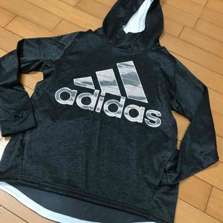 アディダス(adidas)のアディダスパーカー(Tシャツ/カットソー)