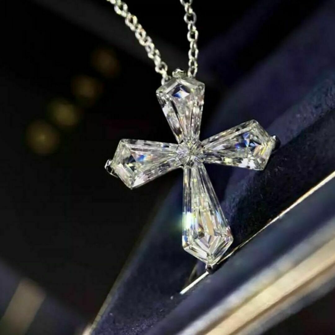 【即日発送】クロスネックレス　十字架　CZダイアモンド【Silver】