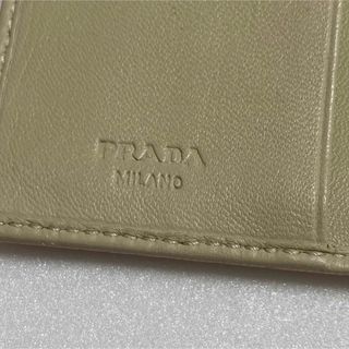 PRADA プラダ 折り財布 ターンロック 本革 ベージュ