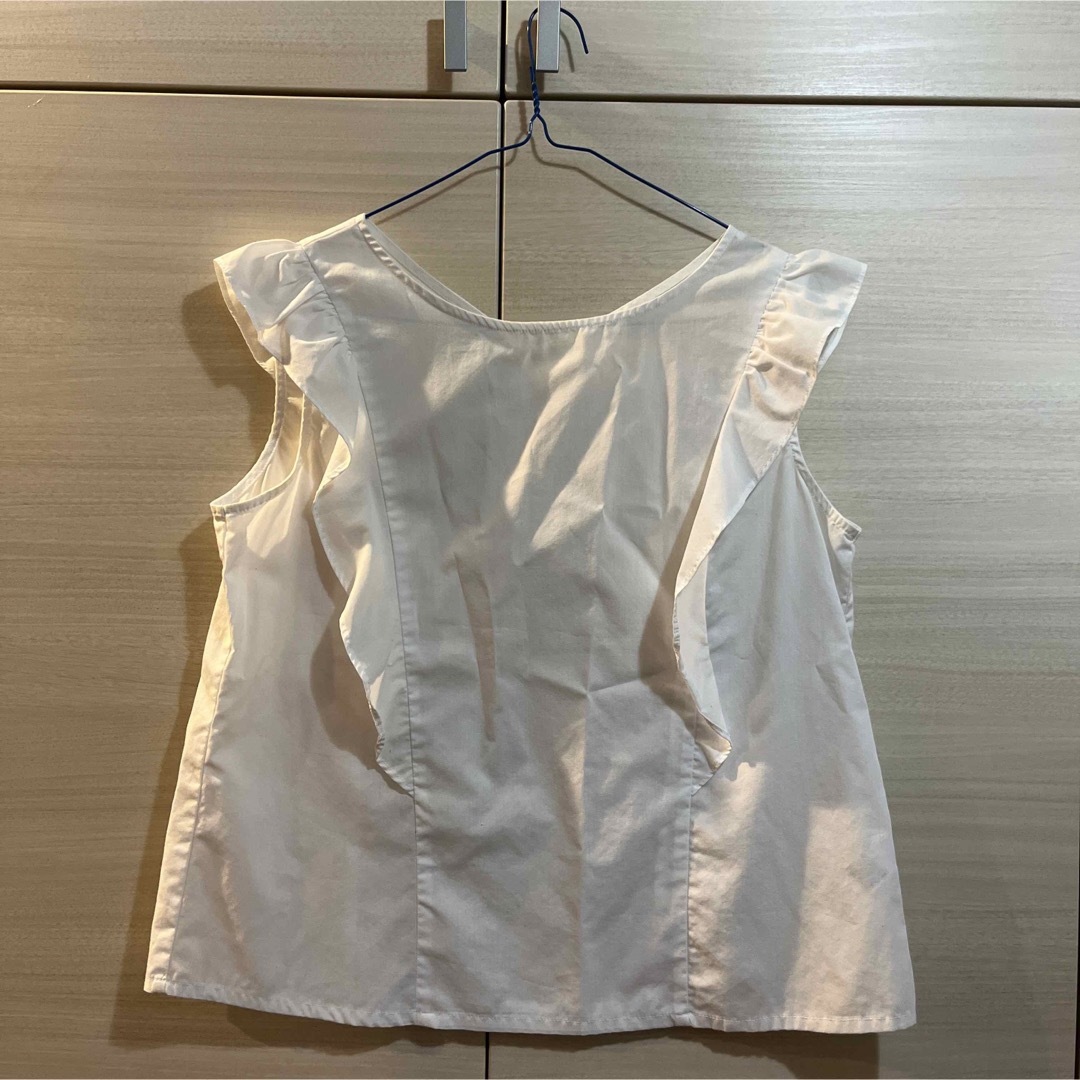 GU(ジーユー)のフリル　ブラウス　Ｌ　ホワイト　2way レディースのトップス(シャツ/ブラウス(半袖/袖なし))の商品写真