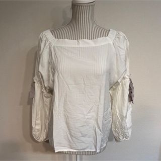 ダブルクローゼット(w closet)の【美品/人気】w closet.袖フリルトップス(カットソー(長袖/七分))