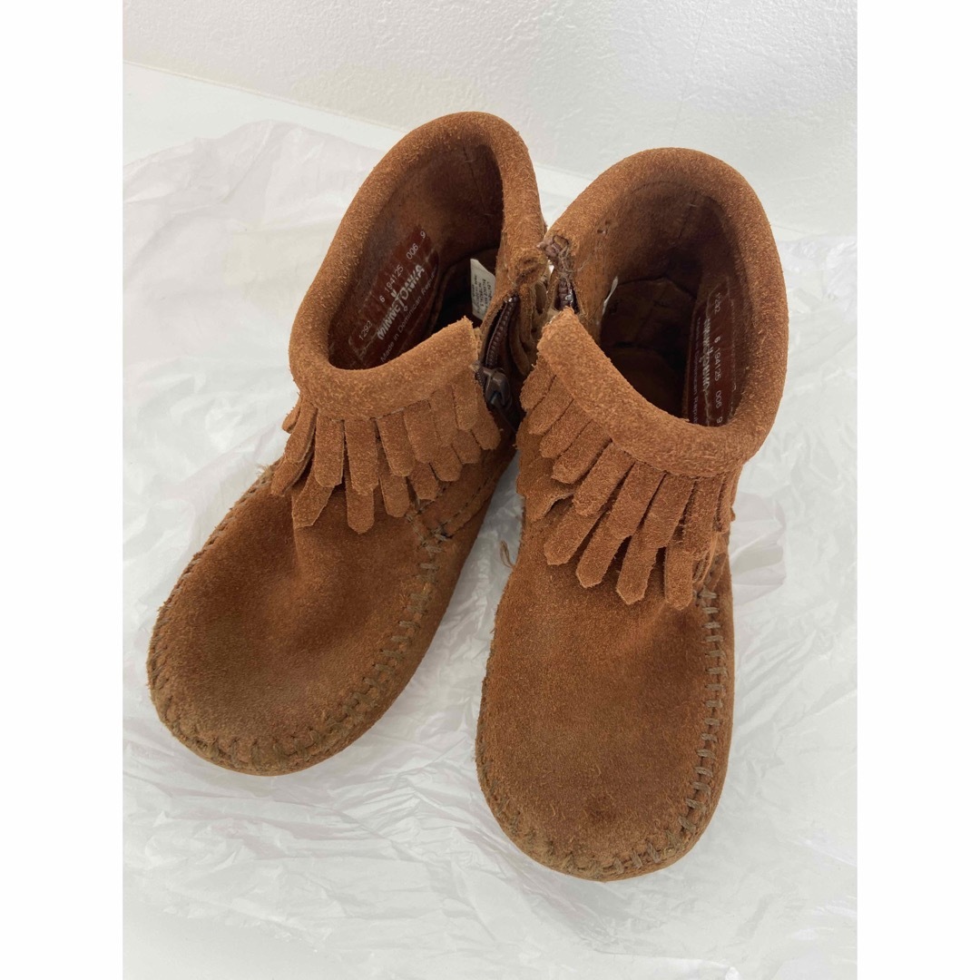 Minnetonka(ミネトンカ)のminnetonka ミネトンカ  6 キッズ フリンジ ブーツ キッズ/ベビー/マタニティのベビー靴/シューズ(~14cm)(ブーツ)の商品写真