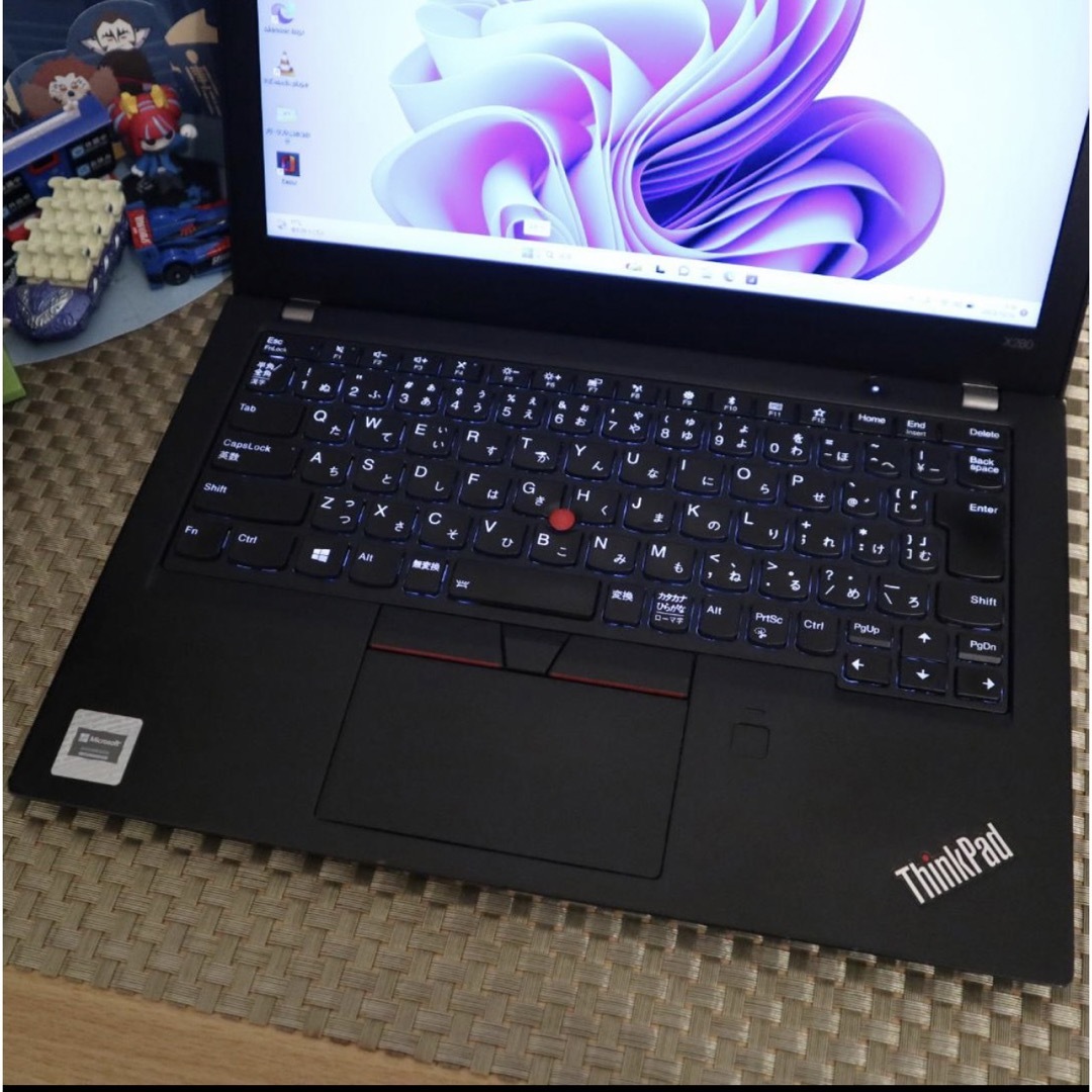 小型＆軽量Win11高性能8世代Corei7＆高速SSD/メ8/FHD液晶/無線