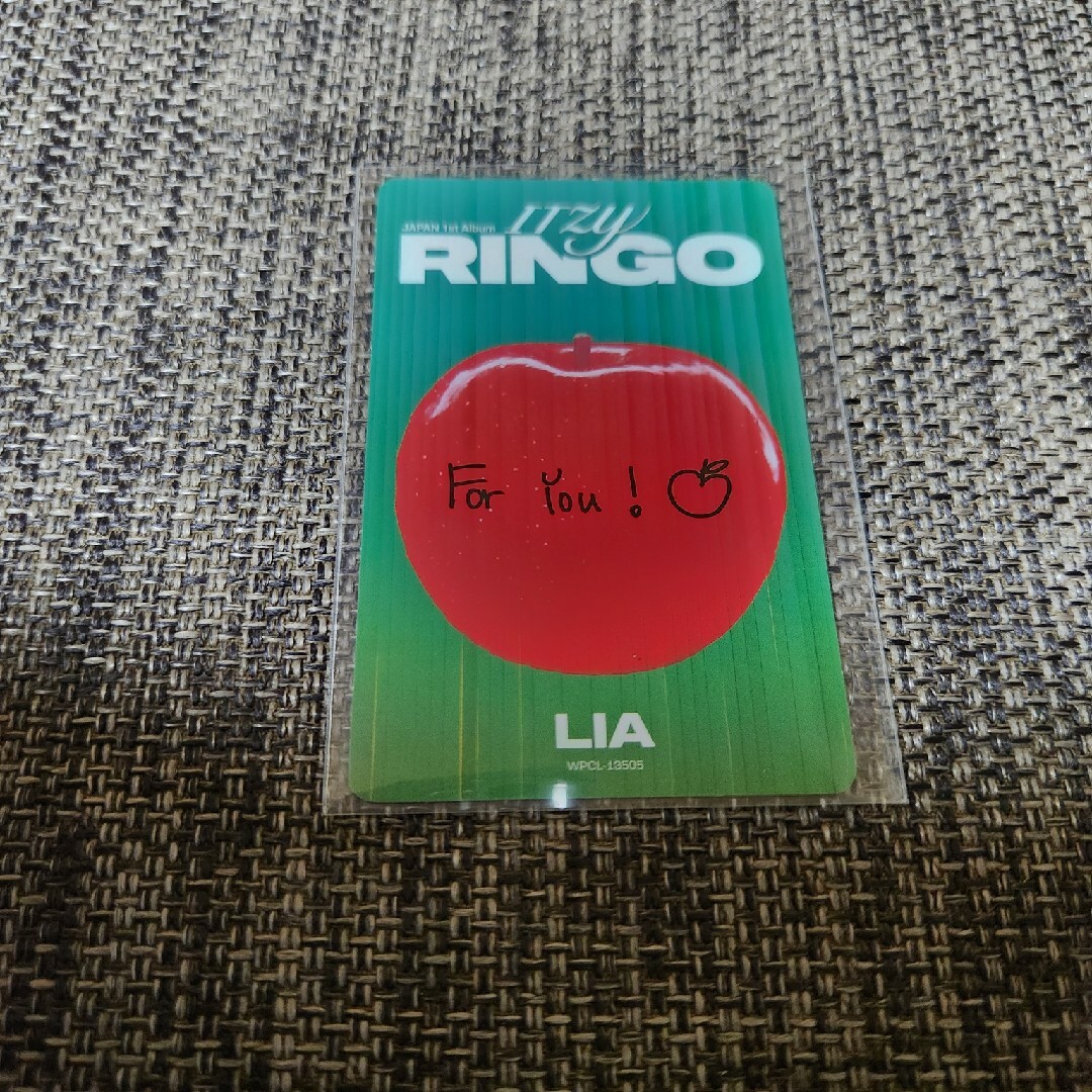 ITZY(イッチ)のitzy リア トレカ ① ringo 初回限定B盤 エンタメ/ホビーのタレントグッズ(アイドルグッズ)の商品写真