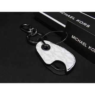 マイケルコース(Michael Kors)の■新品■未使用■ MICHAEL KORS マイケルコース MK柄 PVC キーホルダー バッグチャーム レディース ホワイト系 BF3023 (その他)