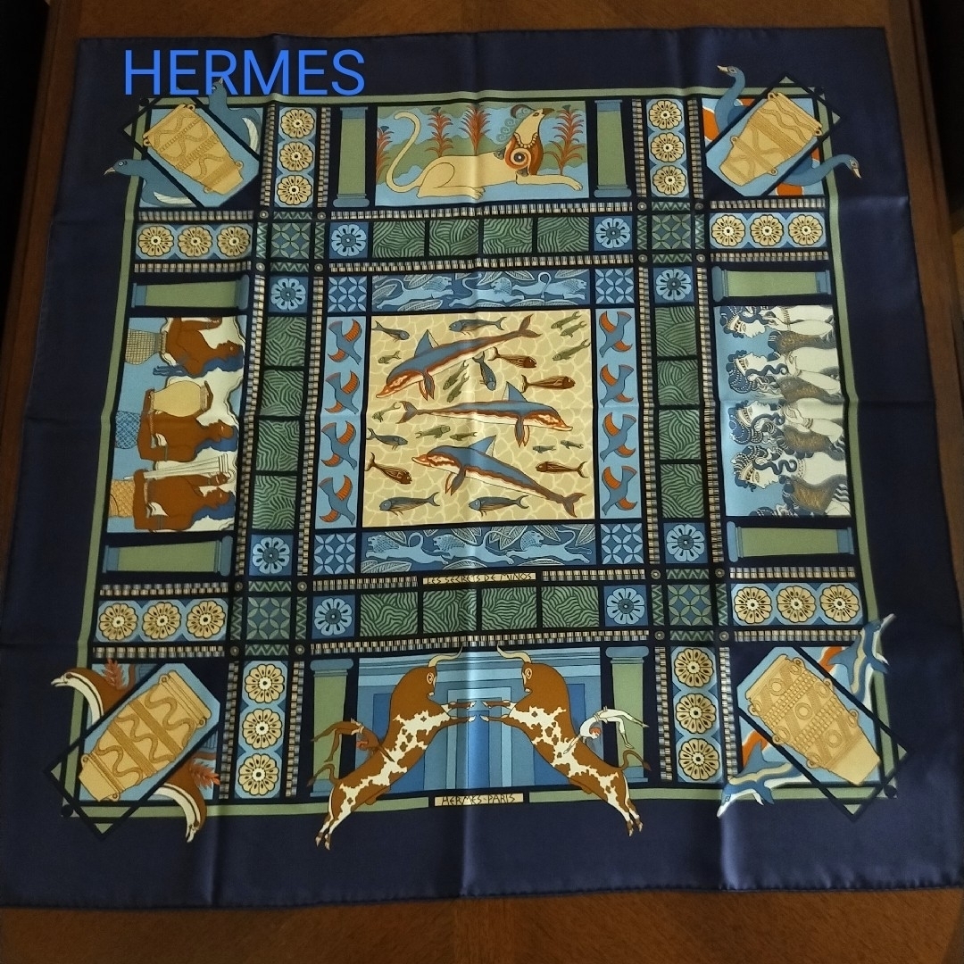 Hermes   HERMES スカーフ エルメス カレ  シルク% ブルー系 新品