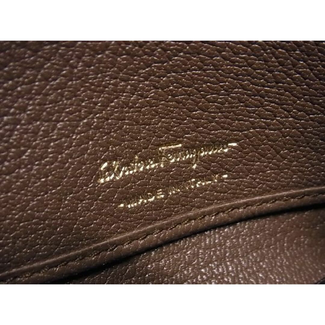 Salvatore Ferragamo(サルヴァトーレフェラガモ)の■新品■未使用■ Salvatore Ferragamo フェラガモ IY-22C720 ダブルガンチーニ レザー ラウンドファスナー 長財布 ウォレット AR7697  レディースのファッション小物(財布)の商品写真