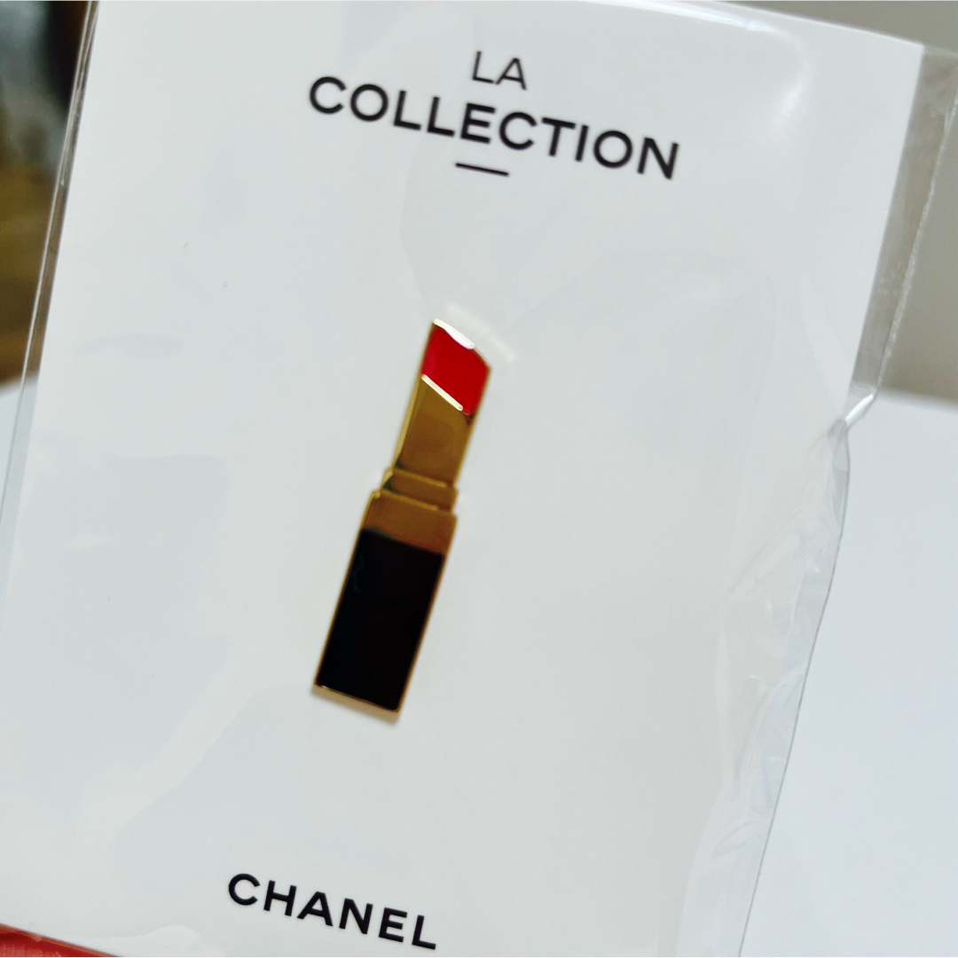 CHANEL(シャネル)のCHANEL ノベルティ　ピンバッジ　ブローチ エンタメ/ホビーのアニメグッズ(バッジ/ピンバッジ)の商品写真