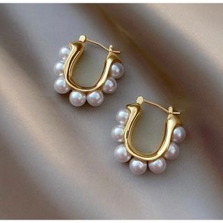 パールピアス　ゴールド　アクセサリー(ピアス)