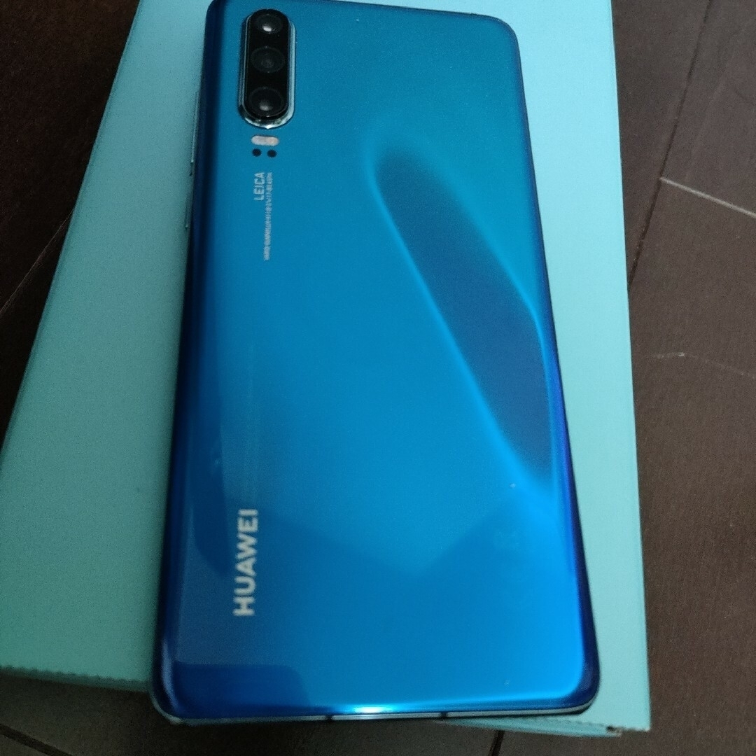 HUAWEI(ファーウェイ)の☆HUAWEI P30　オーロラ＆ケース☆ スマホ/家電/カメラのスマートフォン/携帯電話(スマートフォン本体)の商品写真