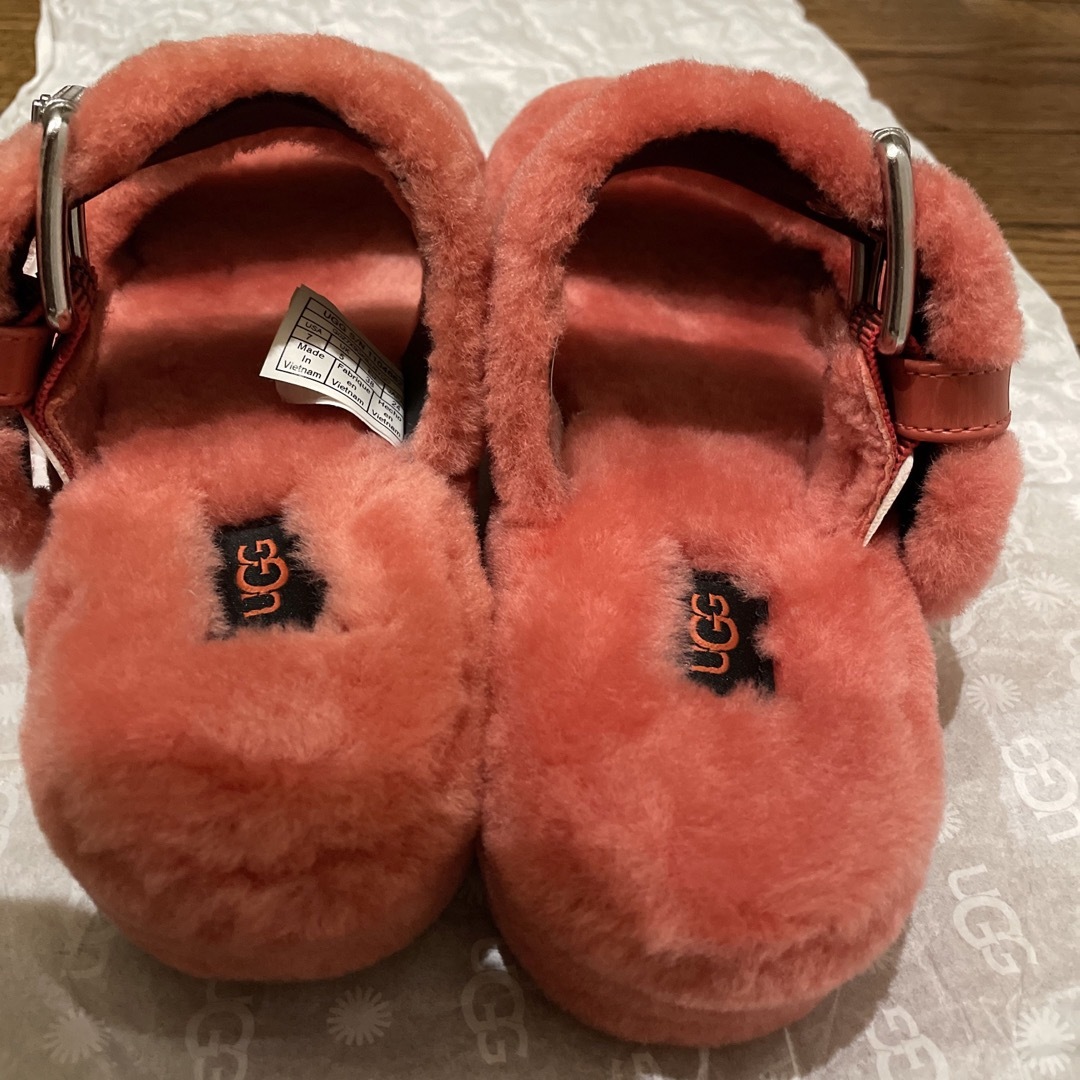 新品UGG☆ムートンサンダル