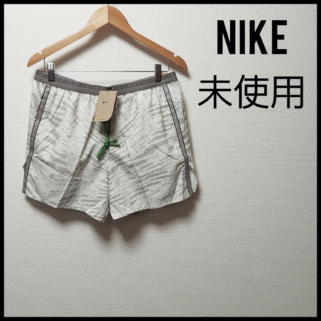 NIKE　ナイキ　未使用　メンズ　XLサイズ　ランニング　ショートパンツ