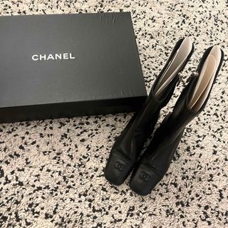 シャネル(CHANEL)の大人気　シャネルマーク　CHANEL ブーツ　黒　(ブーツ)