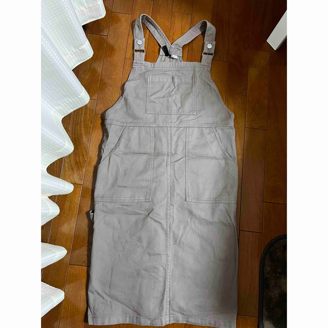 H&M(エイチアンドエム)の新品未使用　H&M オーバーサイズサロペットスカート レディースのパンツ(サロペット/オーバーオール)の商品写真