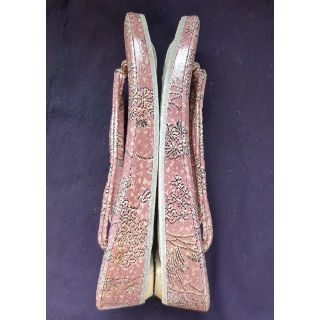昭和レトロ　草履  23cm　和装小物　ピンク系　葉花模様 レディースの靴/シューズ(下駄/草履)の商品写真