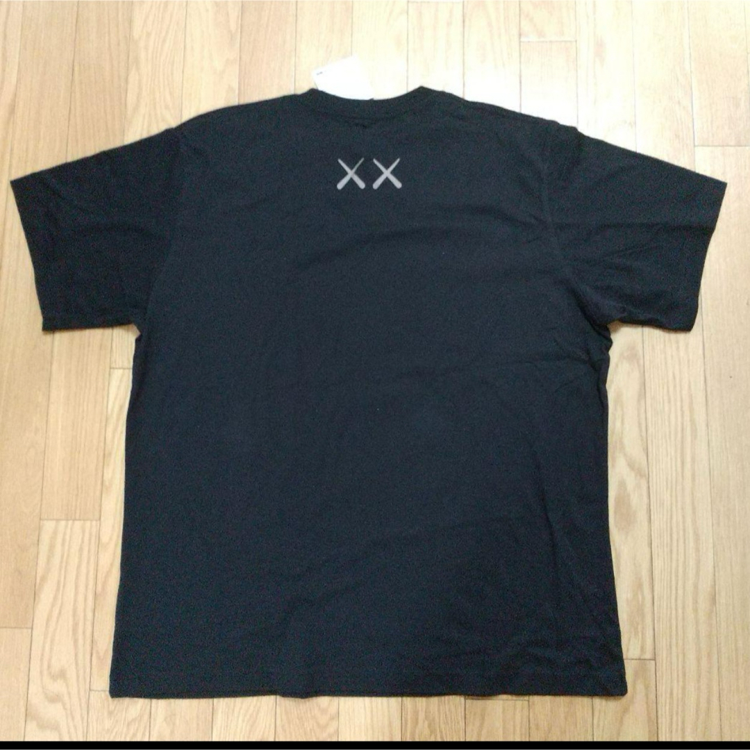 UNIQLO(ユニクロ)の未使用タグ付き　カウズ　ユニクロ　M コラボTシャツ　Mサイズ　ユニセックス　 レディースのトップス(Tシャツ(半袖/袖なし))の商品写真