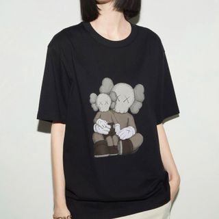 ユニクロ(UNIQLO)の未使用タグ付き　カウズ　ユニクロ　M コラボTシャツ　Mサイズ　ユニセックス　(Tシャツ(半袖/袖なし))