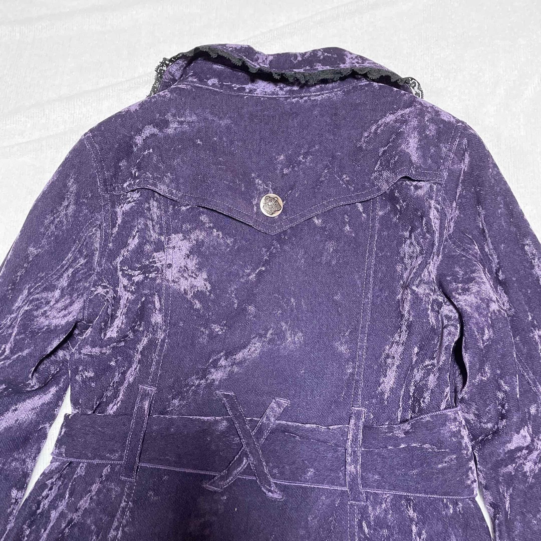 ALGONQUINS(アルゴンキン)のALGONQUINS ベロア調 紫系 コート フリフリ ゴシック ゴスロリ レディースのジャケット/アウター(トレンチコート)の商品写真