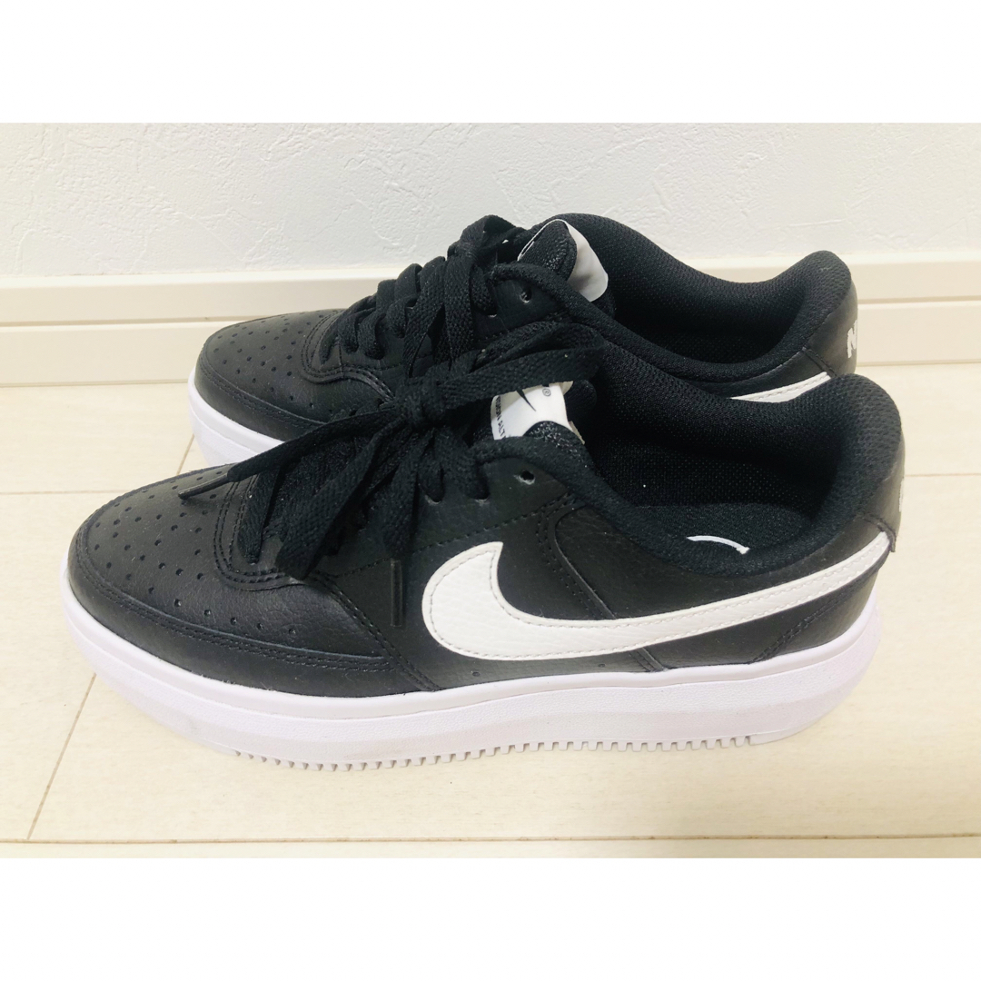 NIKE - NIKE 黒 スニーカー 白ソール 厚底 24の通販 by sudu NIKE - NIKE 黒 スニーカー 白ソール 厚底 24の通販 by sudu