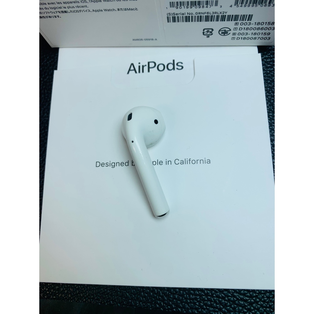 Apple(アップル)の第二世代Apple AirPods右耳イヤホンのみ A2032正規品 完動品  スマホ/家電/カメラのオーディオ機器(ヘッドフォン/イヤフォン)の商品写真