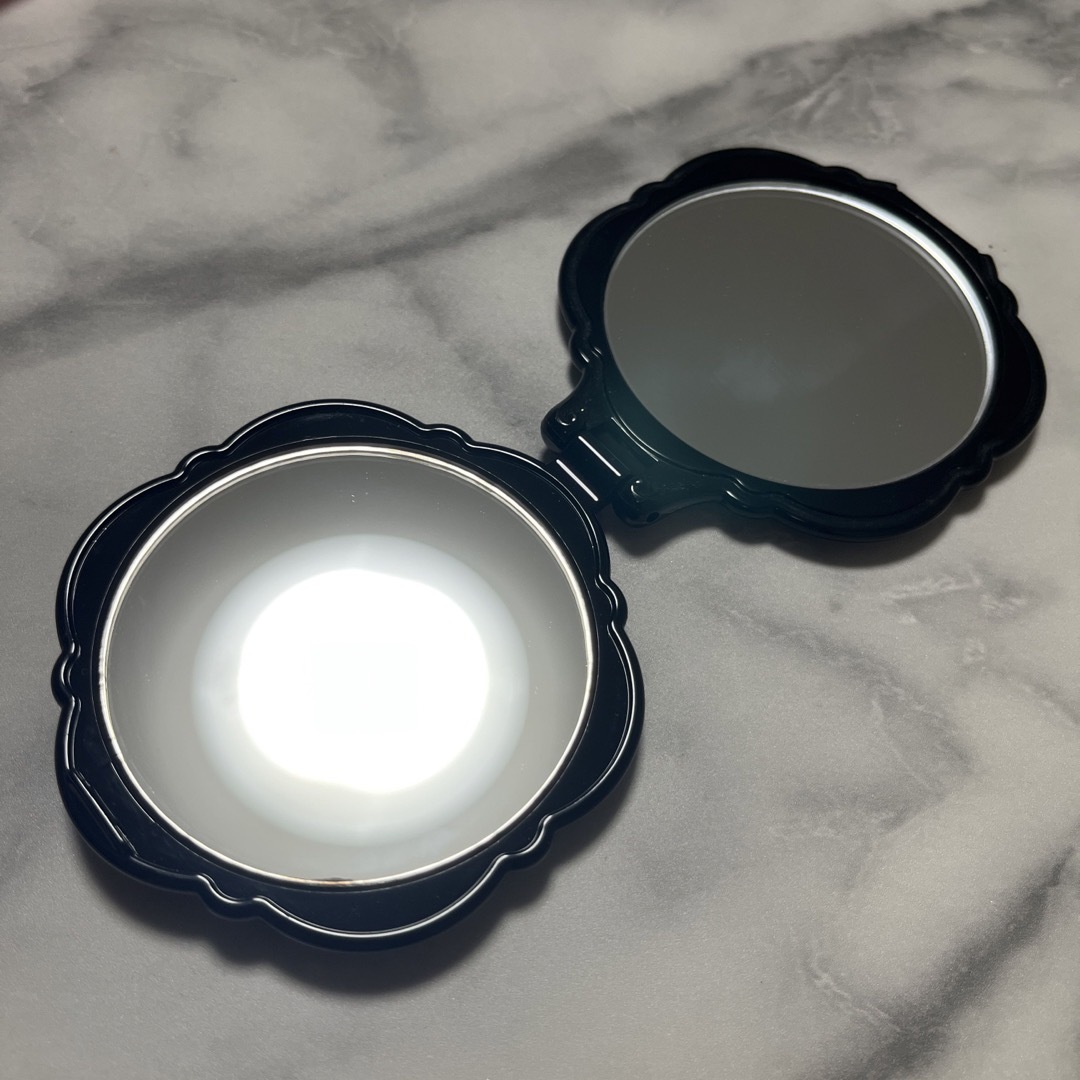 ANNA SUI(アナスイ)のANNA SUI  手鏡　♡   拡大鏡 レディースのファッション小物(ミラー)の商品写真