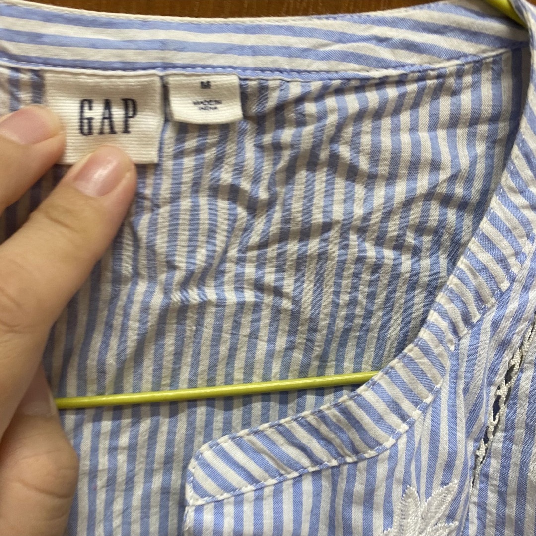 GAP(ギャップ)のGAP ギャップ　長袖　チュニック　トップス　ブラウス　青　ストライプ　M レディースのトップス(シャツ/ブラウス(長袖/七分))の商品写真