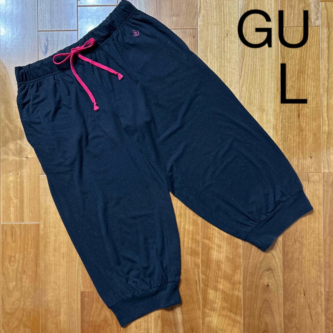 GU(ジーユー)のレディース　GU ジャージ　クロップドパンツ　スウェット　ブラック　ピンク レディースのパンツ(クロップドパンツ)の商品写真