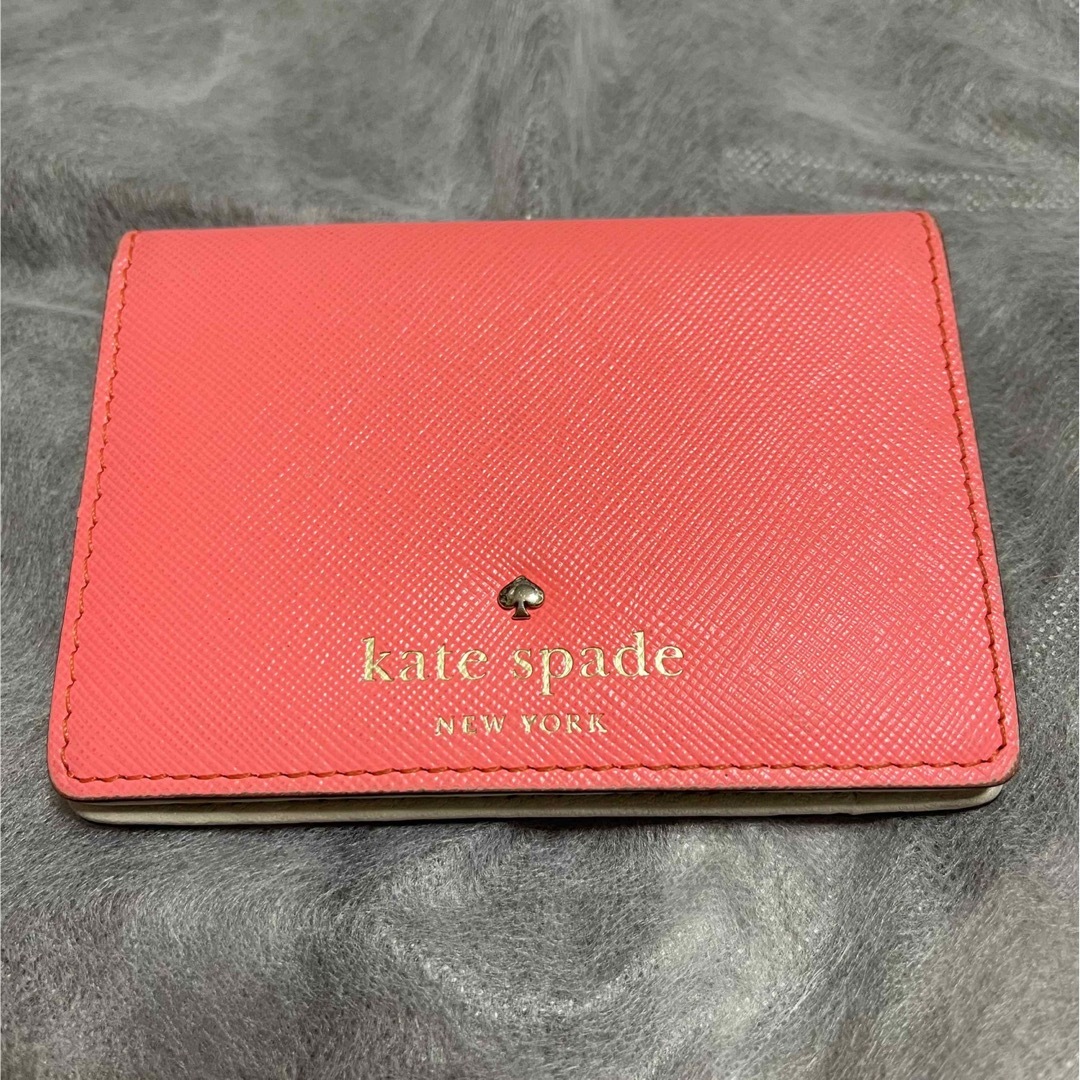 kate spade new york(ケイトスペードニューヨーク)のケイトスペード　定期入れ　ピンク　カードケース レディースのファッション小物(名刺入れ/定期入れ)の商品写真