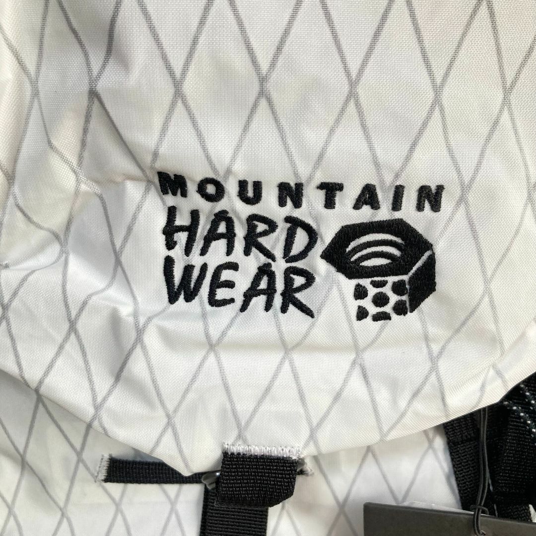 MOUNTAIN HARDWEAR(マウンテンハードウェア)のマウンテンハードウェア スクランブラー 25 レギュラー Rサイズ ホワイト メンズのバッグ(バッグパック/リュック)の商品写真